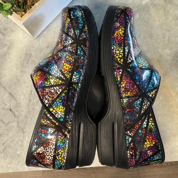 Colorful Geometric Clogs - Picture 2 of 4